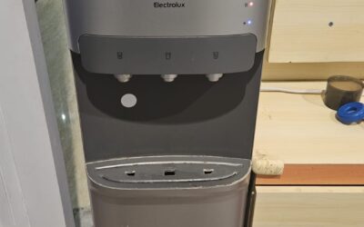 service dispenser (25)